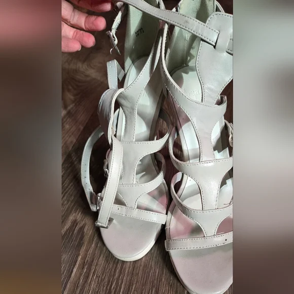 Beau & Ashe sporty gladiator gray & white heels STUNNING  Sz7.5 - Picture 6 of 10